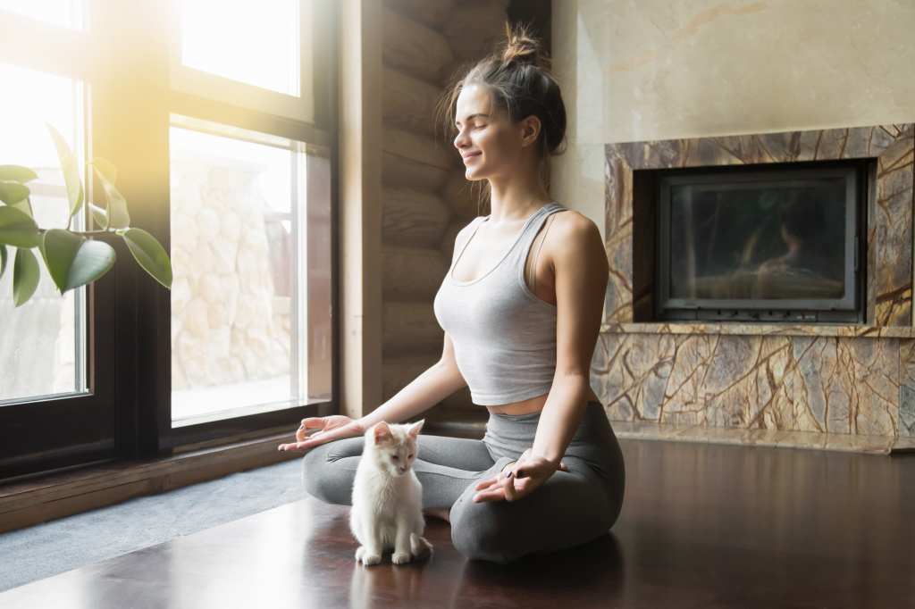 8 Gerakan Yoga untuk Pemula yang Bisa Dicoba di Rumah!