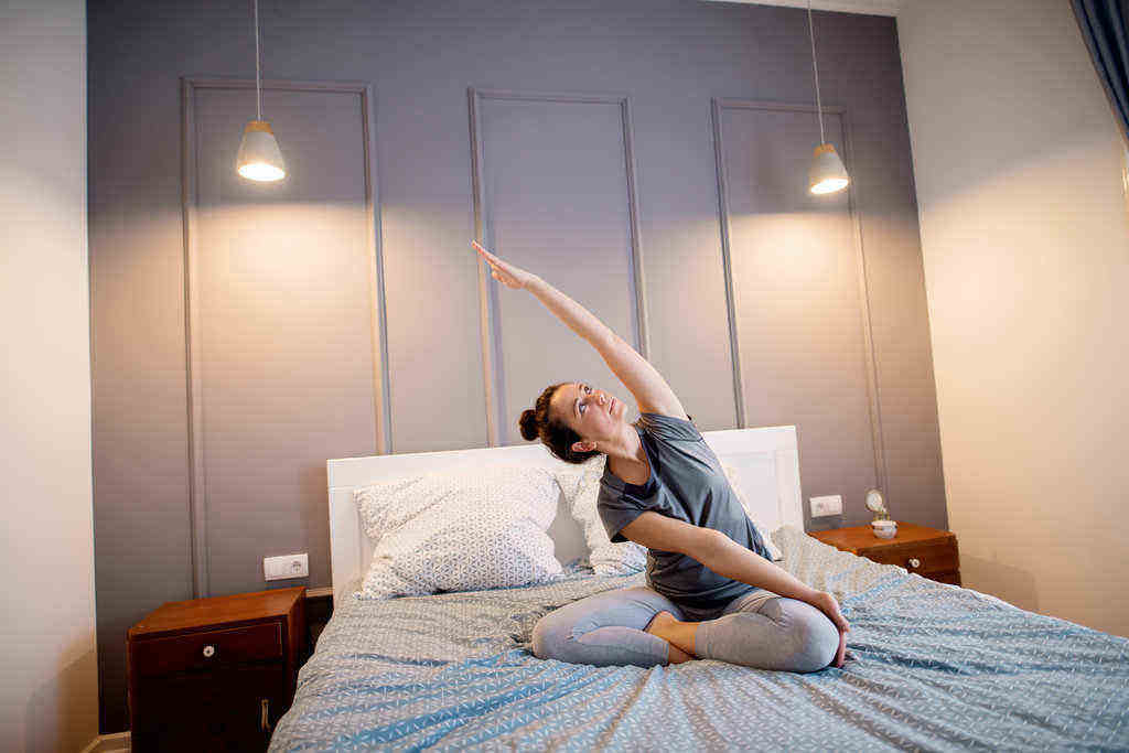 8 Gerakan Yoga Sebelum Tidur & Manfaatnya