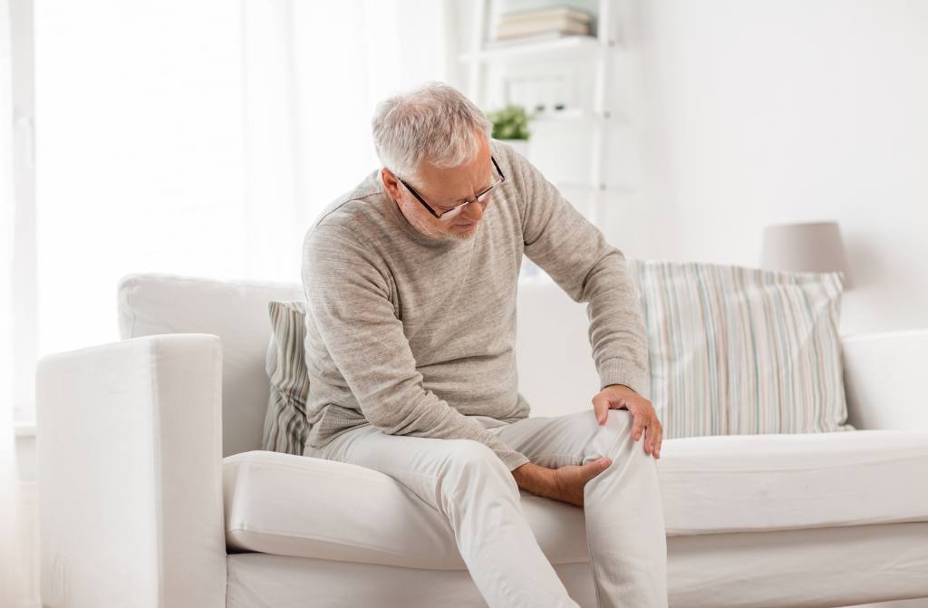 9 Obat Tradisional Nyeri Lutut untuk di Rumah, Lengkap dan Praktis