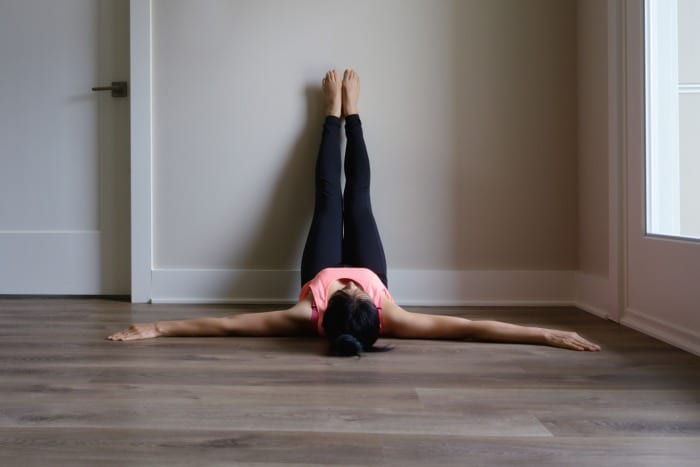 gambar-gerakan-yoga-agar-cepat-hamil-leg-up-the-wall-pose-doktersehat