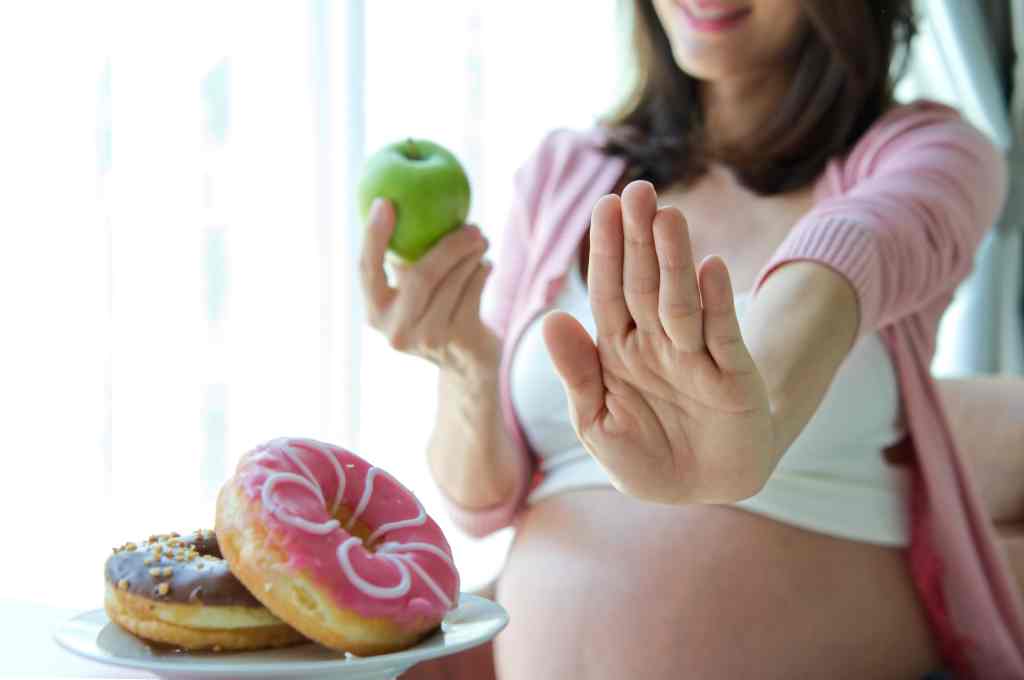 15 Makanan yang Dilarang untuk Ibu Hamil 7 Bulan