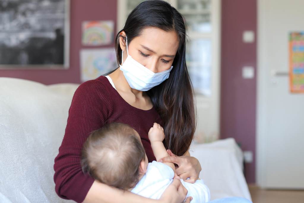 10 Obat Flu untuk Ibu Menyusui (Medis dan Alami)