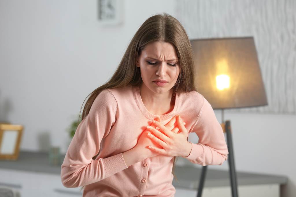 10 Penyebab Dada Terasa Panas dan Sakit, Bukan Cuma Serangan Jantung!