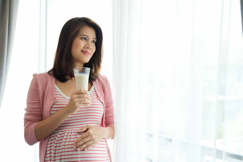 10 Kalsium untuk Ibu Hamil – Manfaat dan Jumlah Asupan