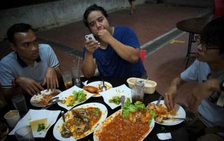 Sedang Diet? Sebaiknya Jangan Makan Bareng Teman