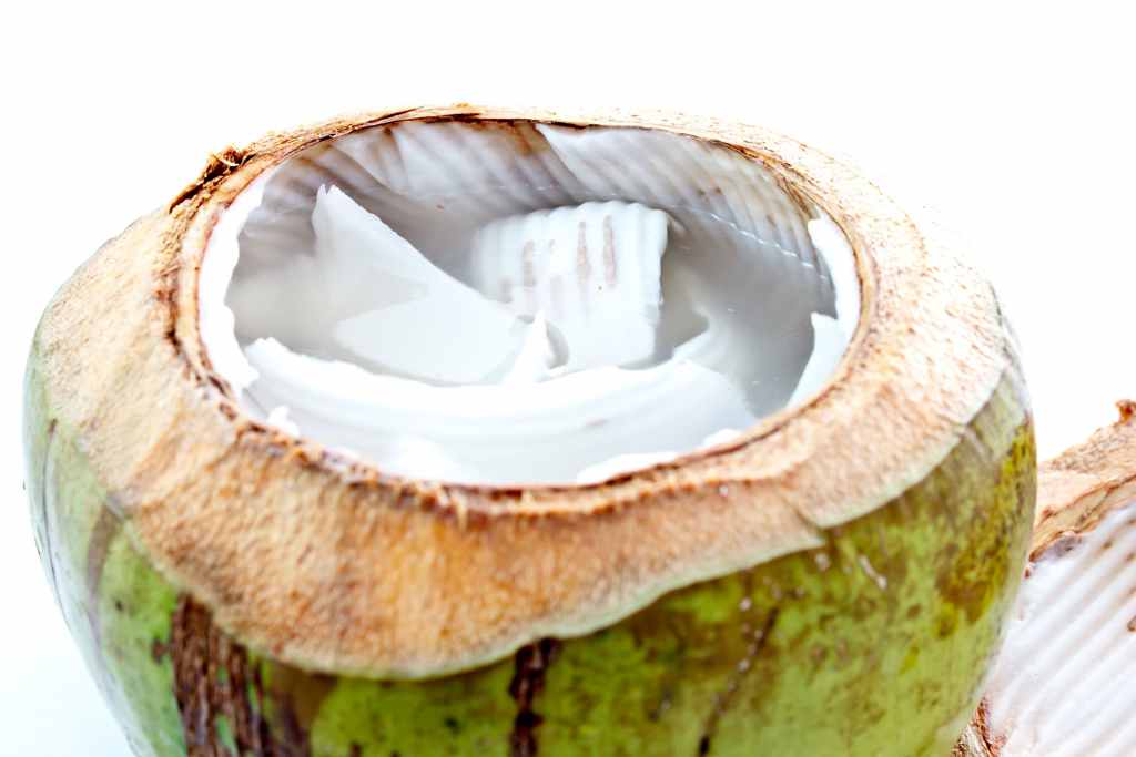 Air Kelapa Tak Boleh Diminum Banyak-Banyak?