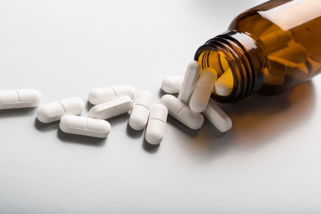 Benztropine: Manfaat, Dosis, Efek Samping, dll