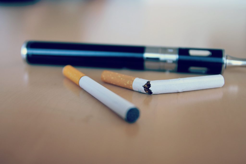 Perokok yang Juga Mengisap Vape Lebih Rentan Terkena Stroke