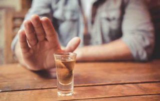 7 Cara Mengatasi Kecanduan Alkohol Paling Efektif