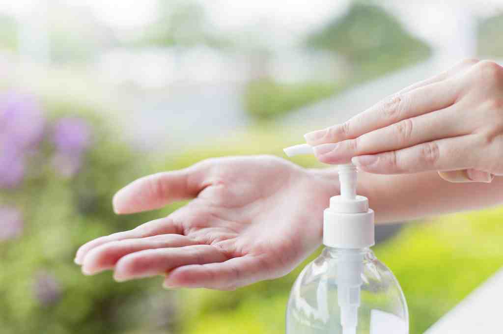 Hand Sanitizer: Manfaat, Penggunaan, Cara Membuat, dll