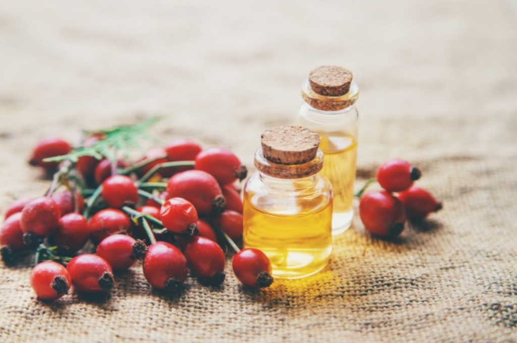 11 Manfaat Rosehip Oil untuk Kecantikan dan Cara Menggunakannya