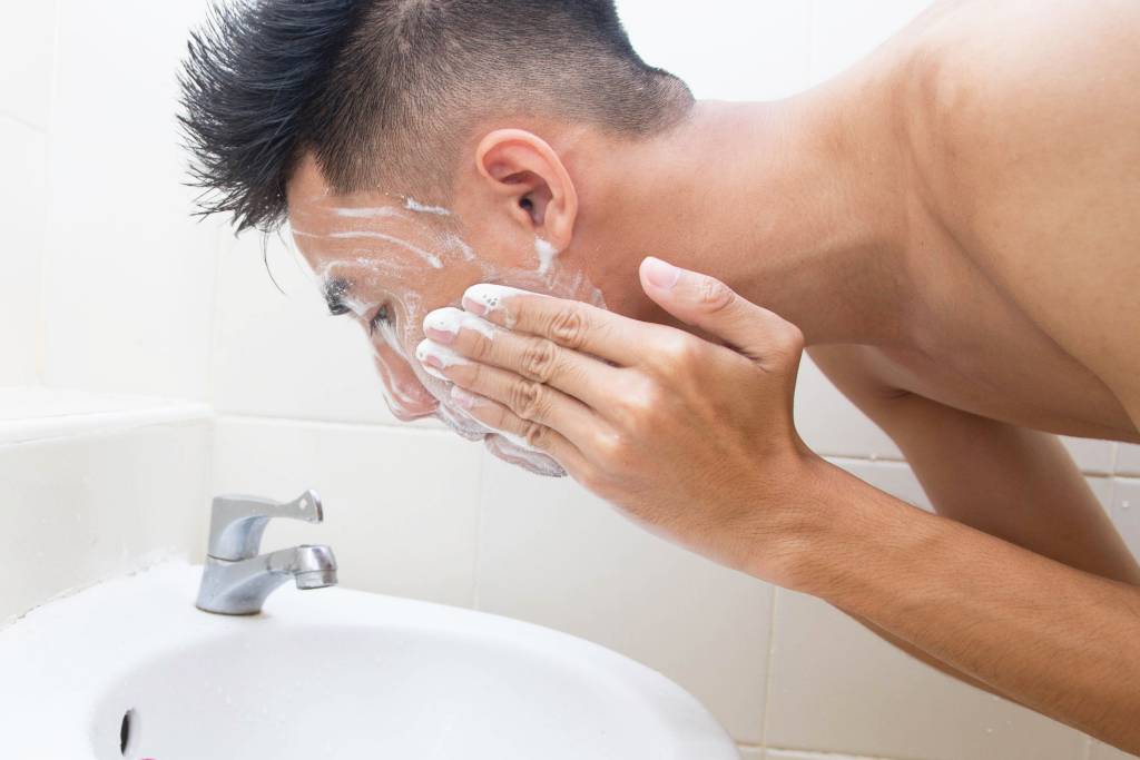 10 Cara Cuci Muka yang Benar dan Tips Memilih Sabun yang Tepat