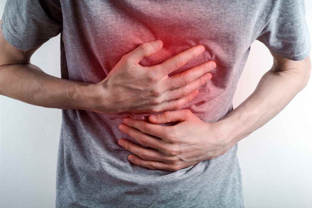 Heartburn: Gejala, Penyebab, Diagnosis, dan Pengobatan