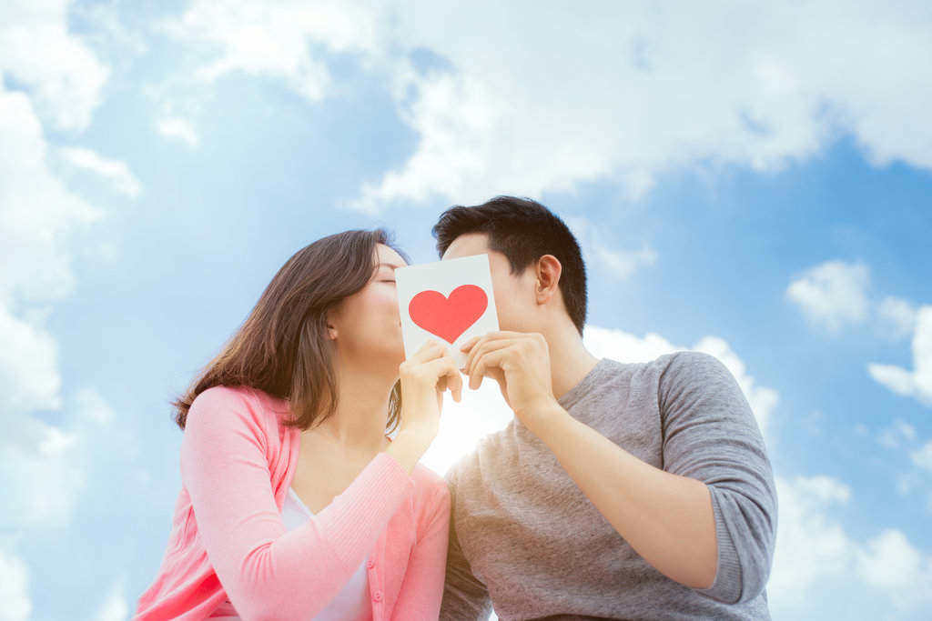 10 Penyakit Akibat Ciuman dan Cara Menghindarinya