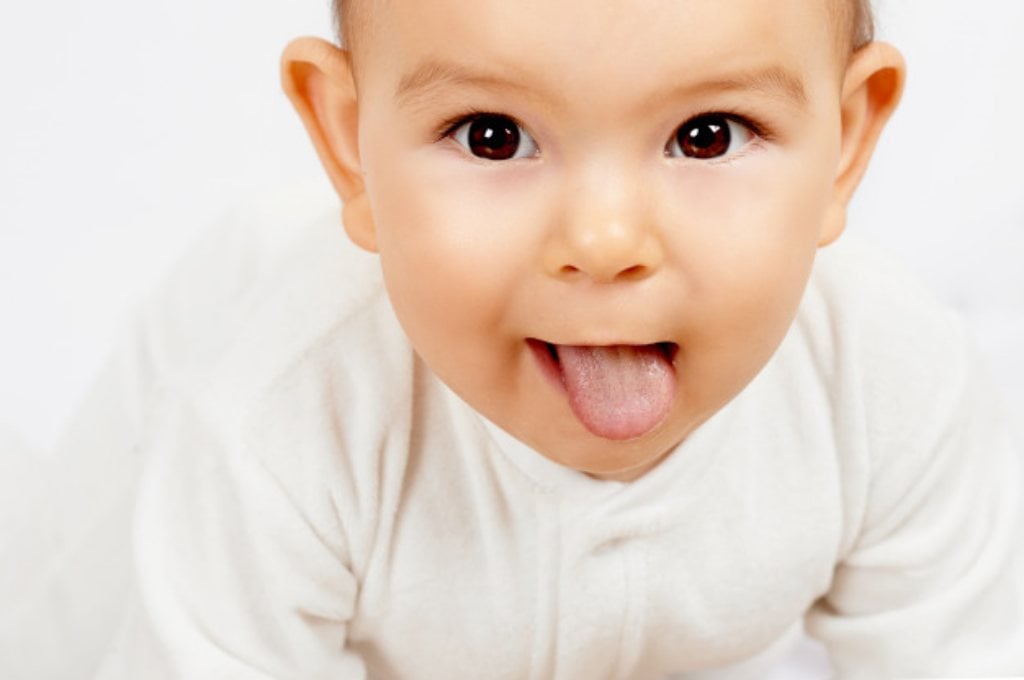 Lidah Bayi Putih: Gejala, Penyebab, dan Cara Mengatasinya