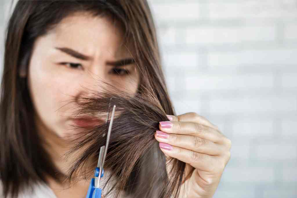 10 Cara Mengatasi Rambut Bercabang (Mudah Dilakukan)