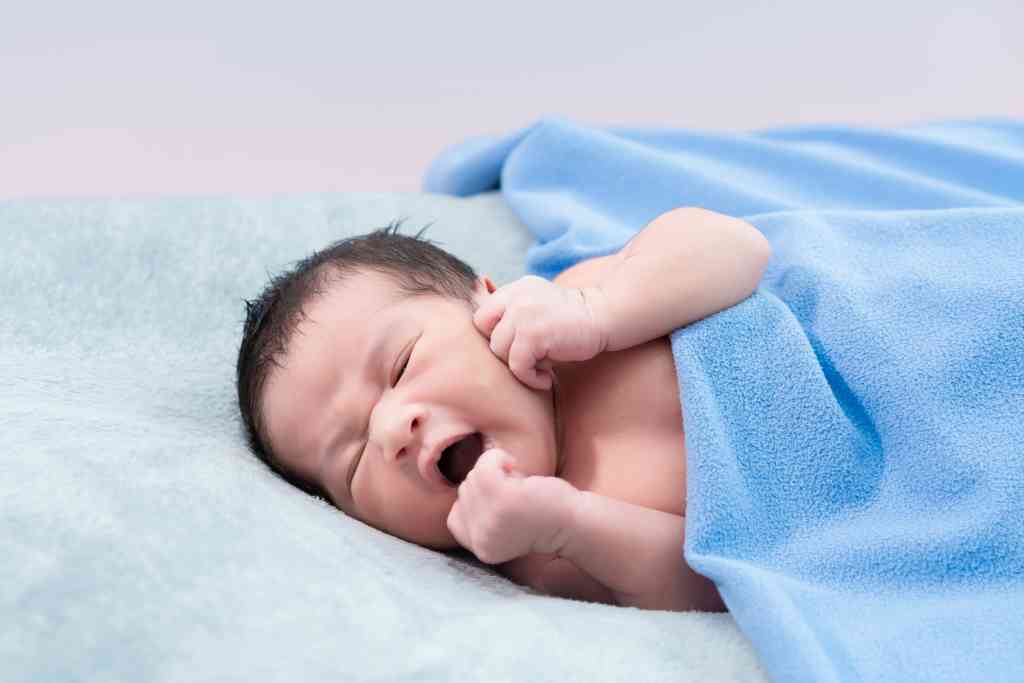 Kepala Bayi Peyang? 6 Penyebab dan Cara Mengatasinya