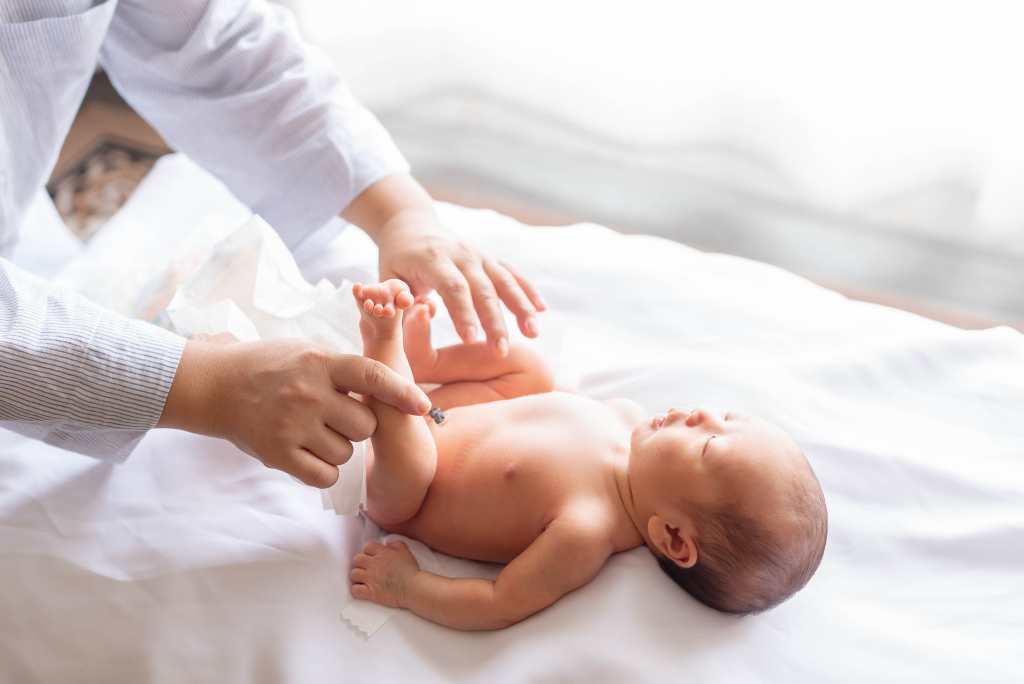 Panduan Mengganti Popok Bayi yang Wajib Diketahui Orang Tua Baru