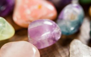 Crystal Healing Therapy: Manfaat, Cara Kerja, Efek Samping, dll