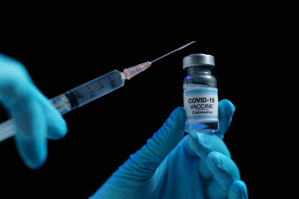 Manfaat Vaksin COVID-19 dan Hal-Hal Penting Lainnya
