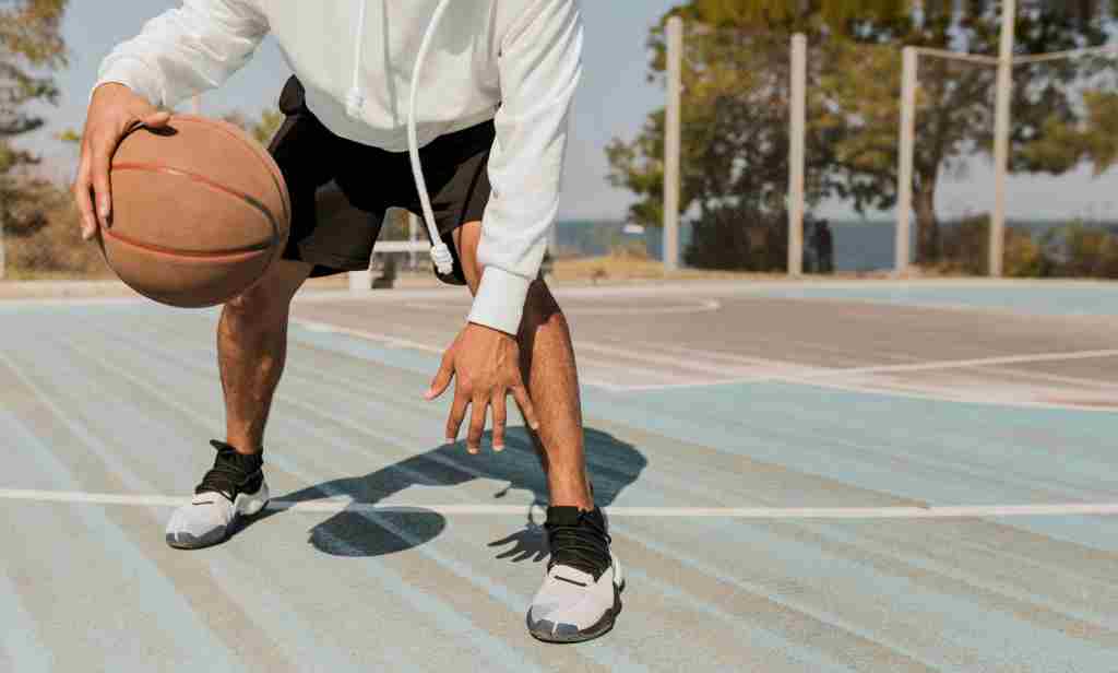 7 Teknik Dasar Permainan Bola Basket bagi Pemula (Mencegah Cedera)