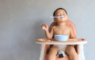 9 Cara Mengatasi Bayi Makan Diemut (Orang Tua Harus Tahu)