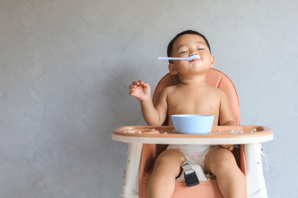 9 Cara Mengatasi Bayi Makan Diemut (Orang Tua Harus Tahu)