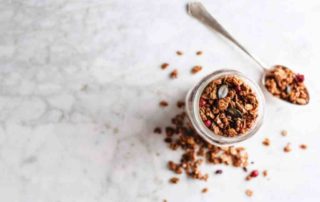 Perbedaan Granola dan Muesli, Mana yang Lebih Sehat?