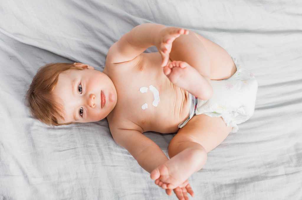 8 Cara Efektif Merawat Kulit Bayi yang Sensitif