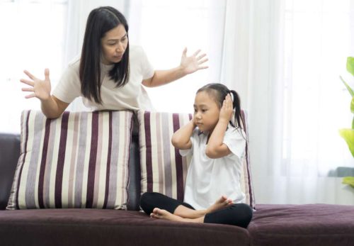 Orang Tua Overprotektif? Ini Ciri Hingga Dampak Buruk Bagi Anak