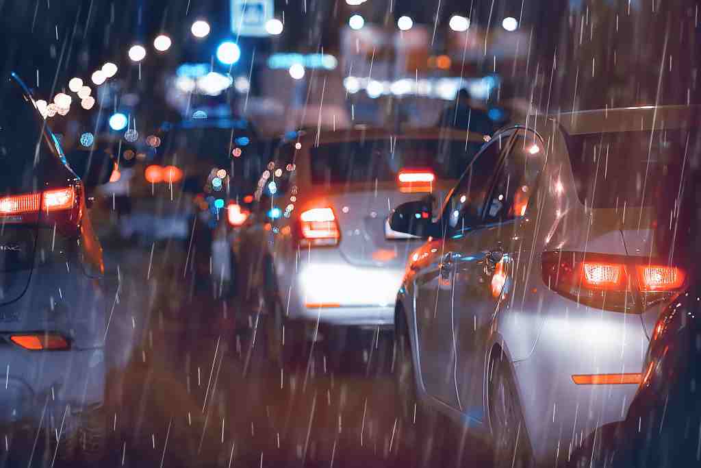 9 Tips Aman Berkendara di Musim Hujan, Wajib Diperhatikan!