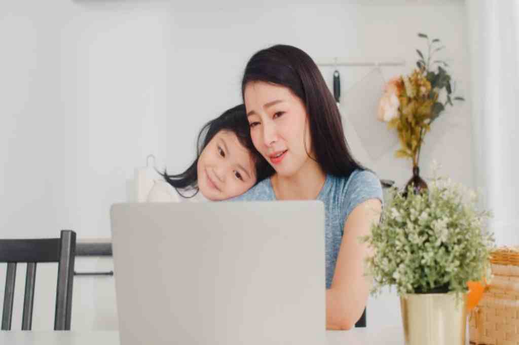 Moms, Ini 10 Cara Agar Anak Dekat dengan Ibu yang Bekerja