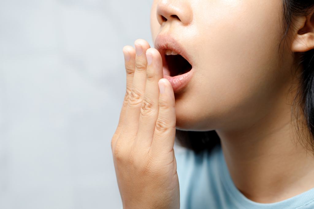 5 Cara Menghilangkan Bau Mulut Setelah Makan Bawang