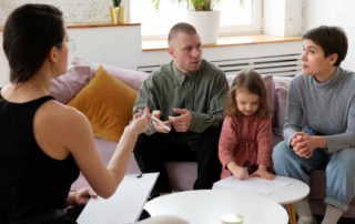 Family Therapy: Definisi, Jenis, dan Manfaatnya