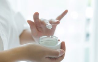 Tips Menggunakan Kosmetik untuk Kulit Kering