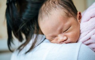 Bunda, Begini Cara Mudah Menyendawakan Bayi agar Tidak Rewel