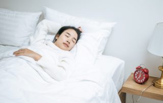 5 Posisi Tidur yang Nyaman untuk Penderita Hernia