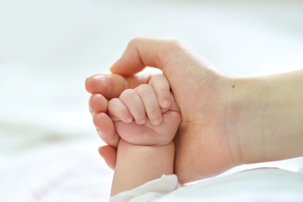 Penyebab Tangan dan Kaki Bayi Dingin, dari yang Ringan hingga Serius