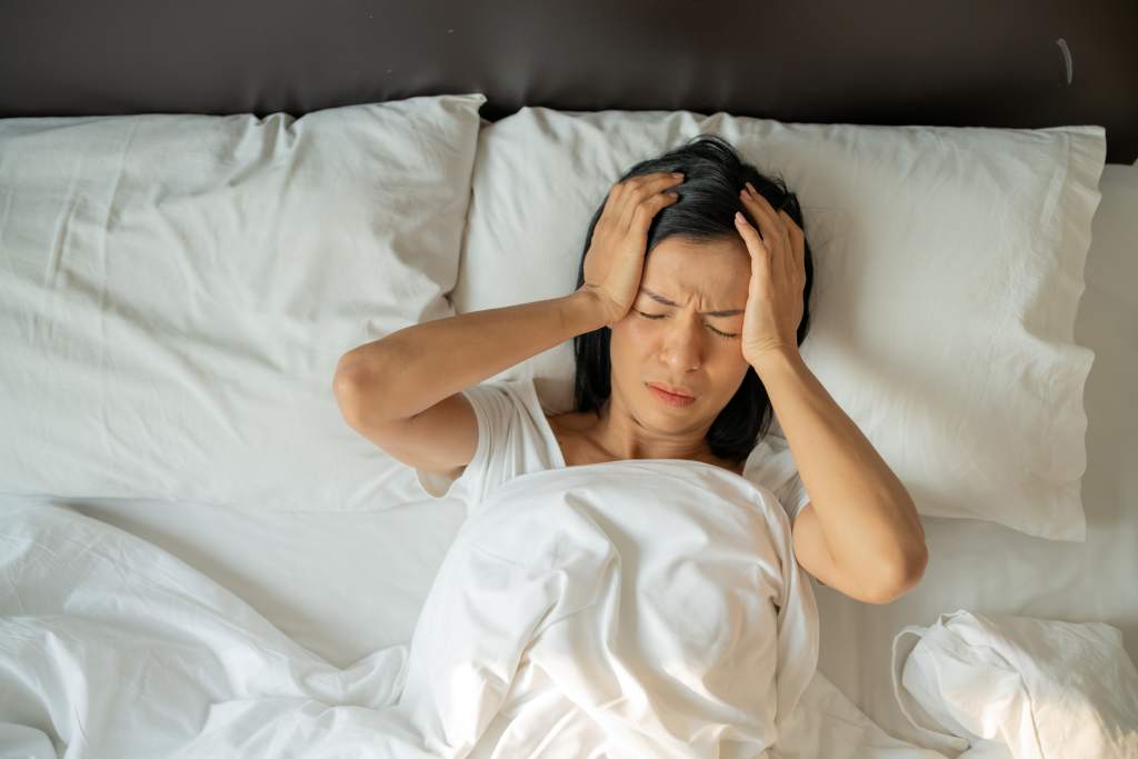 Ini 8 Bahaya Tidur dengan Rambut Basah