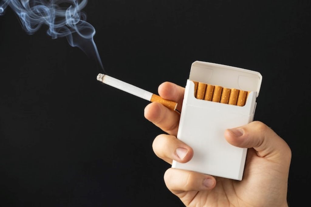 Nikotin vs Tar, Lebih Bahaya Mana bagi Kesehatan?