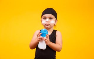 6 Tips Memilih Sunscreen yang Aman untuk Kulit Anak