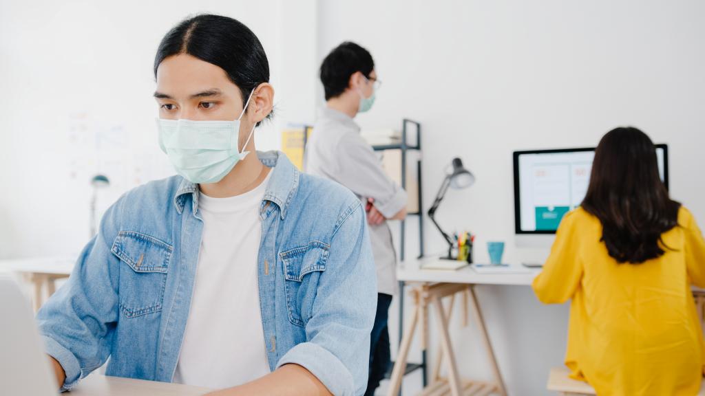 8 Cara Ampuh Mencegah Penularan Flu di Kantor