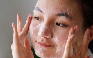 Jangan Asal Pilih! Ini Tips Memilih Sabun Cuci Muka untuk Kulit Berjerawat